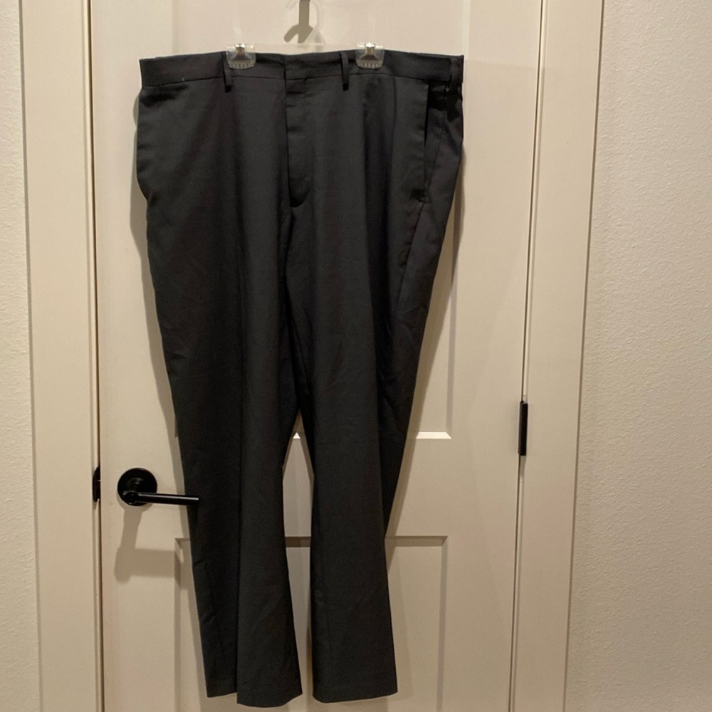 Men’s Haggar Dress Pants.  Premium Comfort.  Classic‎ Fit.
